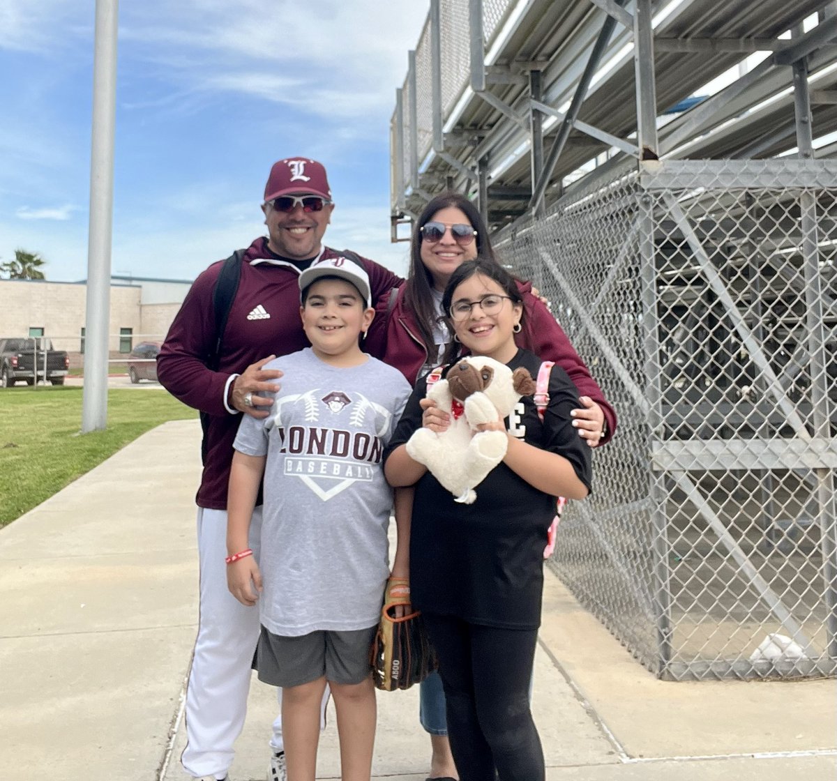 JenniferAmaya01's tweet photo. Happy birthday hubby!  We love you!  @CoachAmaya3! https://t.co/GBOj78JI7M
