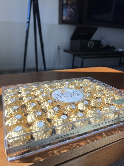 Princess Treatment 🤎 https://t.co/rK6sNqSNFU