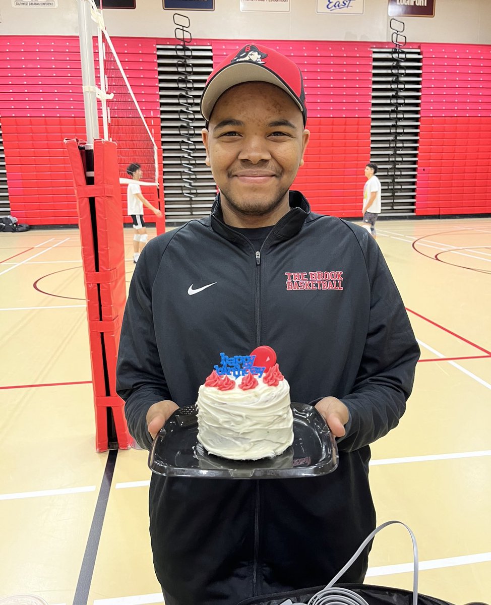 BHSvolleyball_'s tweet photo. Happy Birthday to the guy that does it all! If you are lucky enough to know Charles you know how lucky you are! Thank you @1CharlesWalton for all you give &amp; thank you for representing everything amazing about BHS! Enjoy your day, hope it is as wonderful as you! https://t.co/zU9w9gC6Eq