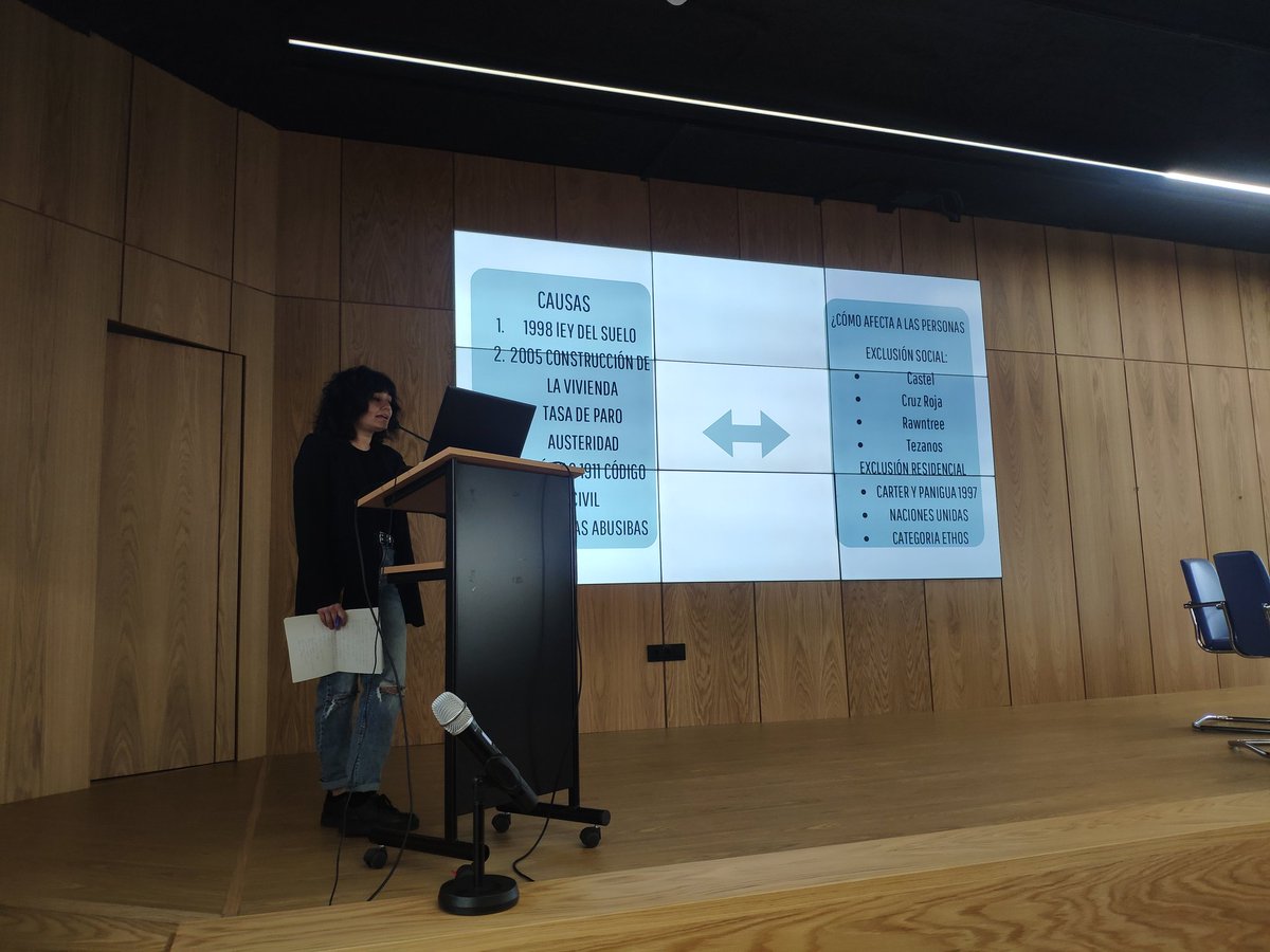 Saragomcue's tweet photo. Mesa Redonda "Derecho a la Vivienda: un diálogo en torno a los desahucios desde diferentes perspectivas" con Javier Crespo, portavoz de la @PAHMadrid; Pilar del Olmo, abogada; y Elena de Gracia, trabajadora social e investigadora. Gracias por comprometernos a todxs en esta lucha https://t.co/SUj18Wopgp