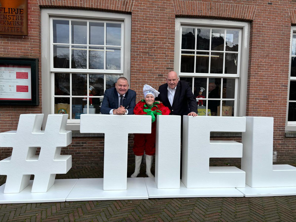 Vandaag opening van nieuwe tentoonstelling Flipje en Fruitstad <a href="/gemTiel/">gemeente Tiel</a> wat een feest <a href="/Flipjemuseum/">Flipje van Tiel</a>