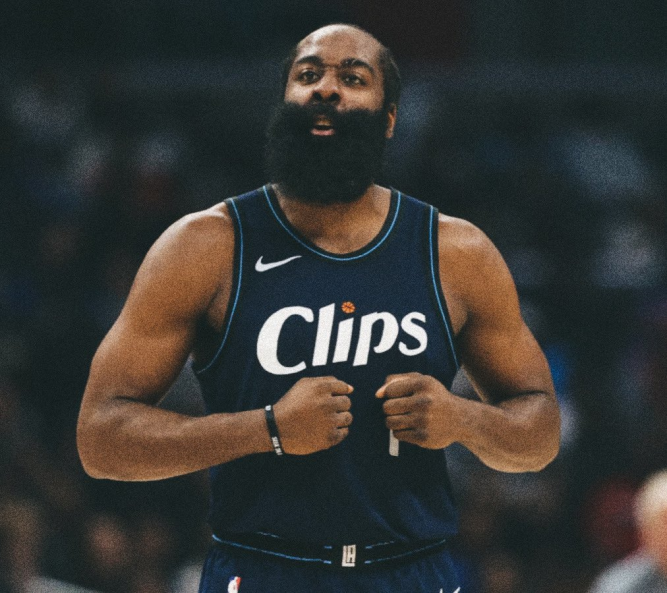 LeGoatedOne's tweet photo. Dwyane Wade vs. Harden at 34 years old: 
PTS - Wade (by 1.6 PPG) 
REB - Harden
AST- Harden
AST/TO - Harden
SPG - Harden
BPG - Harden
FG% - TIED
3PT% - Harden
FT% - Harden
TS% - Harden
eFG% - Harden
2PT% - Harden
USG%- Harden (less)
VORP - Harden
PER - Harden
WS - Harden
OBPM - Harden
DBPM - Harden
BPM - Harden
Team Record - Harden

Even at this age, it's still not a debate.