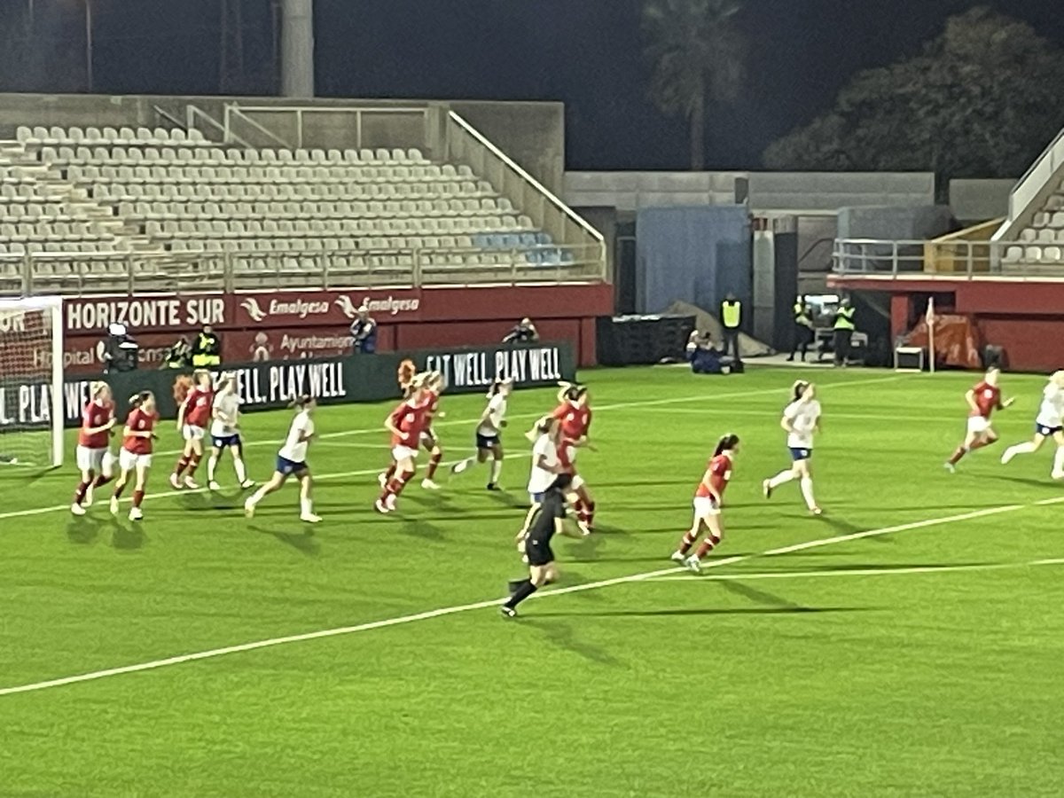 Braving the rain to watch the @Lionesses ✌🏼🏴󠁧󠁢󠁥󠁮󠁧󠁿 #legends #womansfootball #england