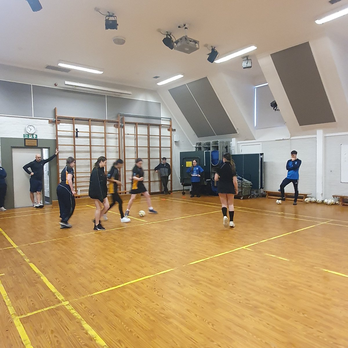 StonyDean6thform tweet media