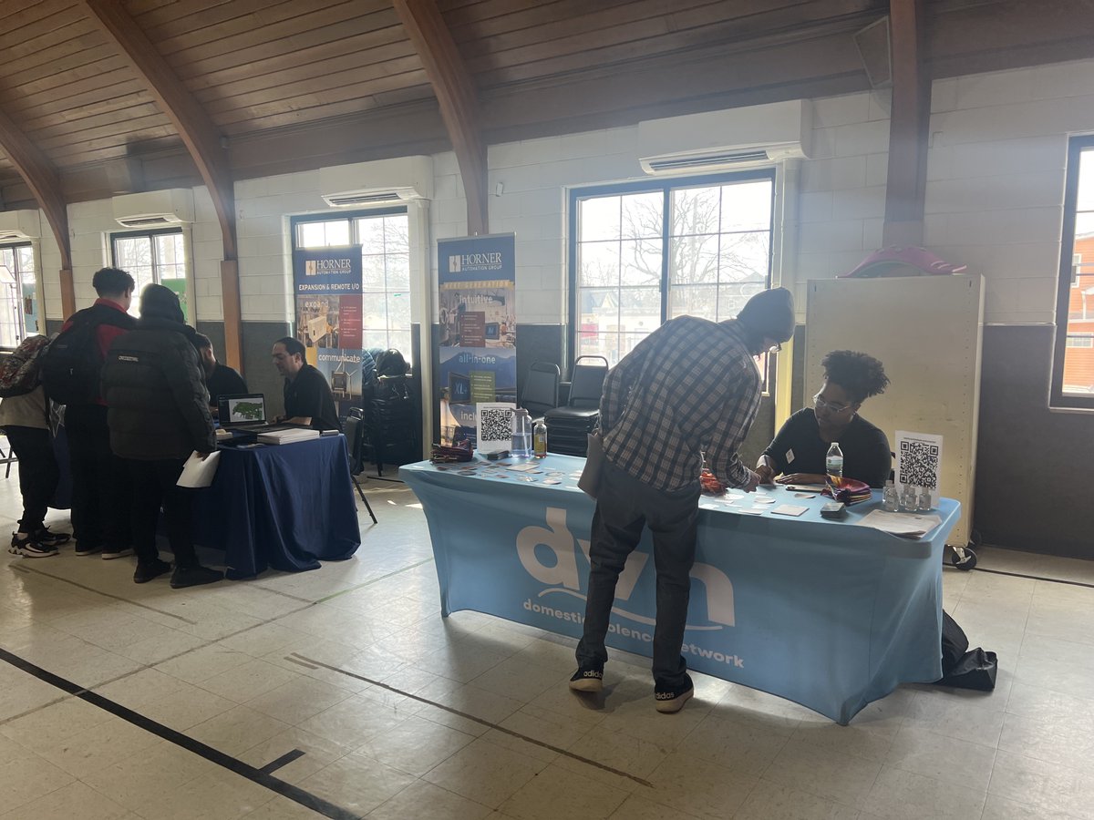 KeeannaWarren's tweet photo. ๐๐โจExciting news! ๐โจ๐ The @PPHSLAB's community fair was a huge hit! Partners showcased their internship opportunities while students got the chance to interview on the spot. What an amazing event! #InternshipOpportunities #PPHSLab #CommunityFair #NetworkingWin ๐๐ผ๐ https://t.co/frmSHhto1Q