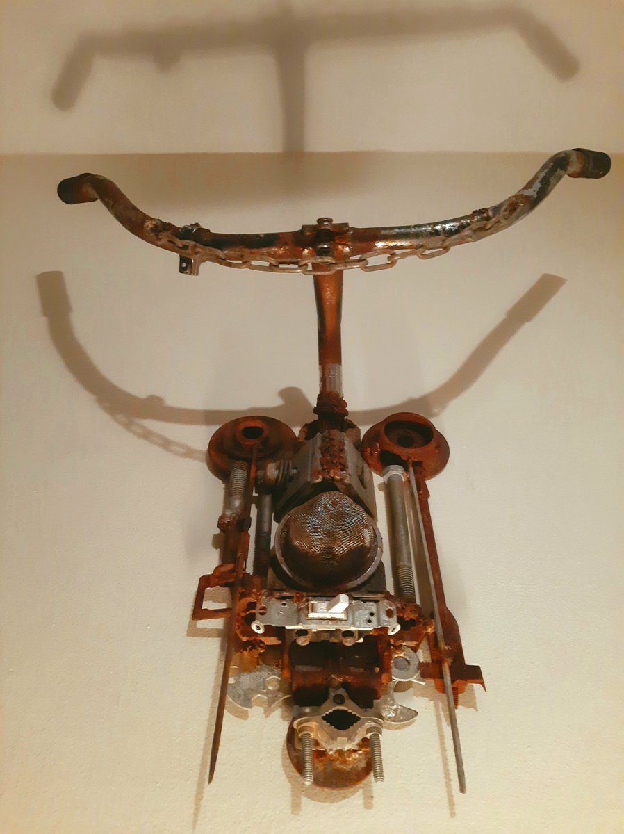 MiddleBayMetal's tweet photo. #DeerPrudence made from handlebars, automotive parts, and various hardware / bolts / chain / light switch https://t.co/pPbGdgdSPD