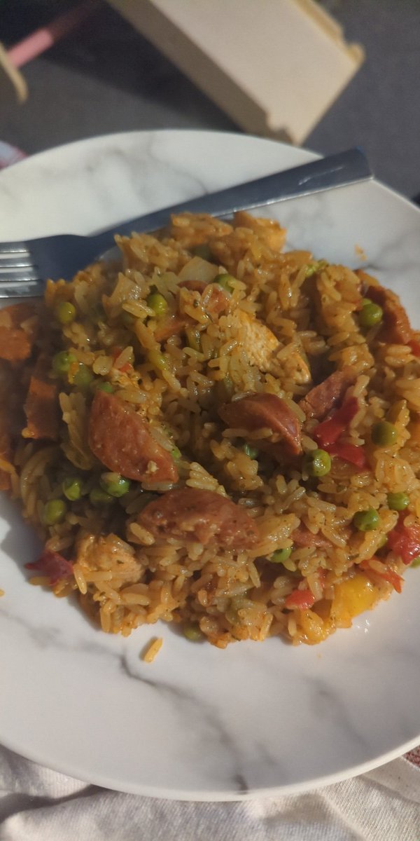 Natural_Carnage's tweet photo. Chicken chorizo paella #allmine #noshare tagging @yevliii to make sure she sees https://t.co/1OJiC3lz48