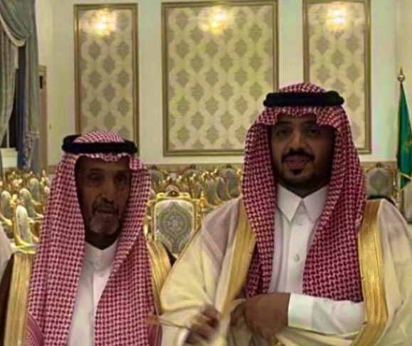 MM89310417's tweet photo. ابوي ياقدوتي في الحياه وباب جنه عدن 
..🤩🤩🔝🔝#زواج_سلطان_الهميلي https://t.co/LN3yban689