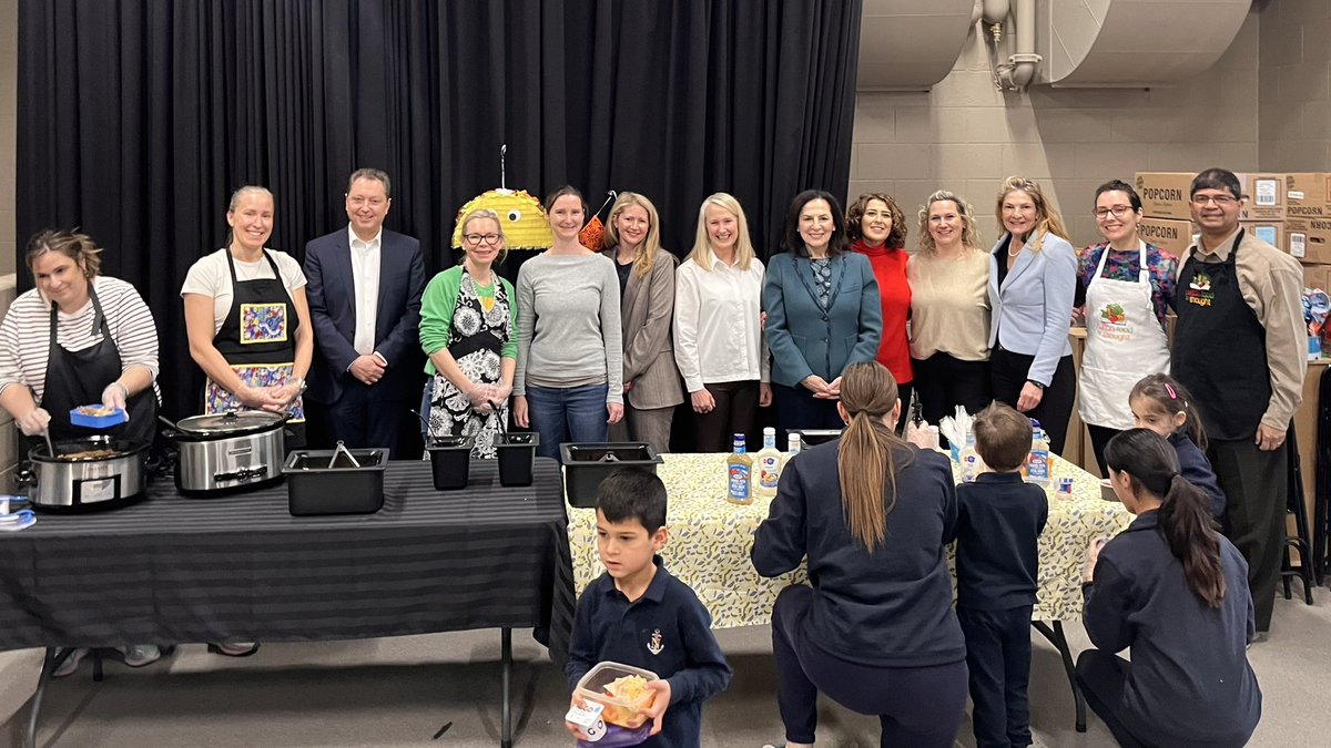 stcrawford2's tweet photo. Honoured to join @HaltonFFT at @StNicholasHCDSB alongside @Effie_ONB, OTF Volunteer Sarbjeet Saini, @HCDSB Superintendent Emi Bakaic & Trustee @mduarte_HCDSB for the #FEEDUARY event. We proudly announced the Resilient Communities Fund grant from @ONTrillium. Thank you! https://t.co/G4mhhm8NHj
