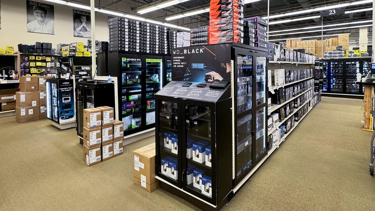 Micro Center tweet media