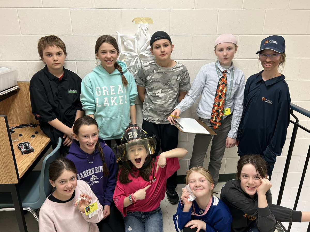 WattersUTES's tweet photo. Dress Like a Family Member/Friend/Staff member Day was a hit! We had Mrs. Watters and Mr. Coups lookalikes, dads, moms, friends, and more. https://t.co/9liaBMfDAz