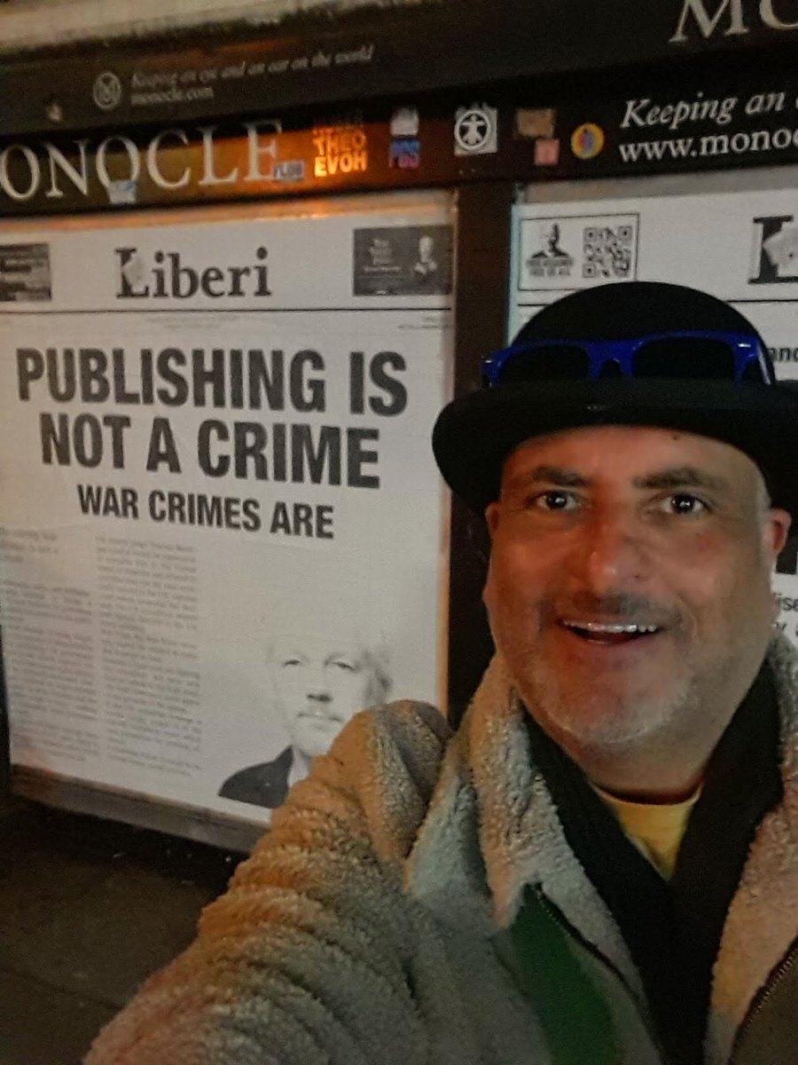 My 166th #PaulAtherton's #ALondonersLife2 - Londoners know freedom of press essential to democracy. Fantastic artwork by #LiberiEdizioni on vacant newstand at Temple Station yards away from where #JulianAssange appeal taking place, #RoyalCourtsOfJustice.#LetsGuide #UniquelyLondon