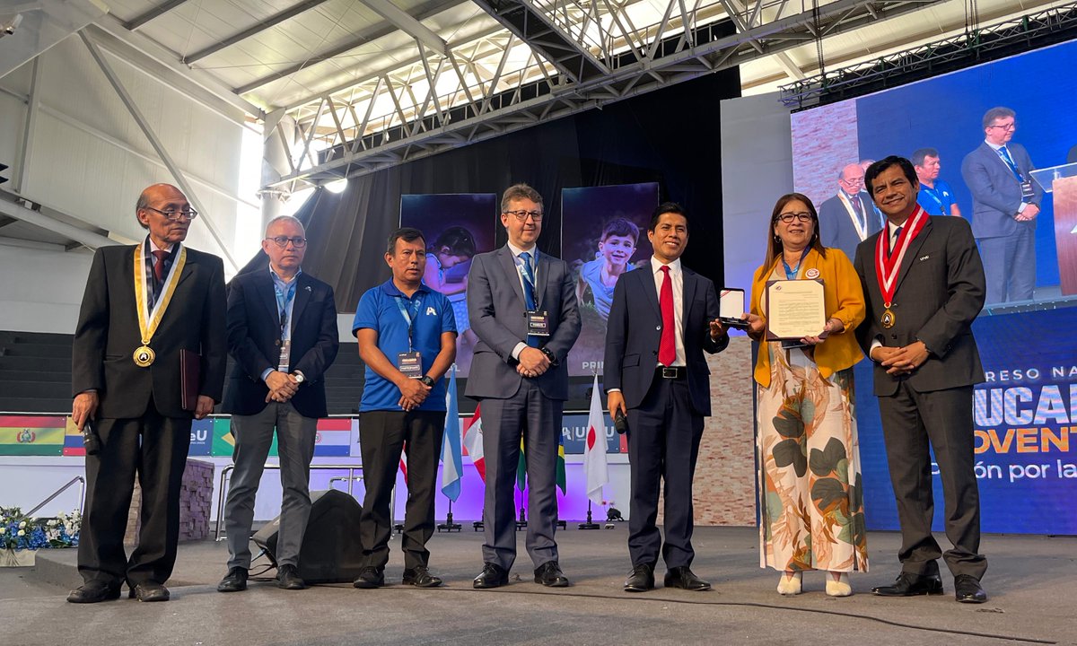✨La ministra de #Educación, Dra. Miriam Ponce, visitó la #UPeU para abordar la importancia de la educación para el desarrollo del país. Además, instó a los docentes del #CongresoNacionalDeEducadores ☺️ a ser agentes de cambio en la formación integral de los estudiantes 📚.