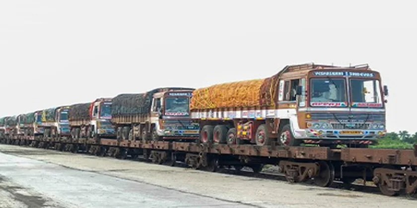 DFCCIL unveils India’s first ‘Truck on Train’ service

logisticsinsider.in/dfccil-unveils…