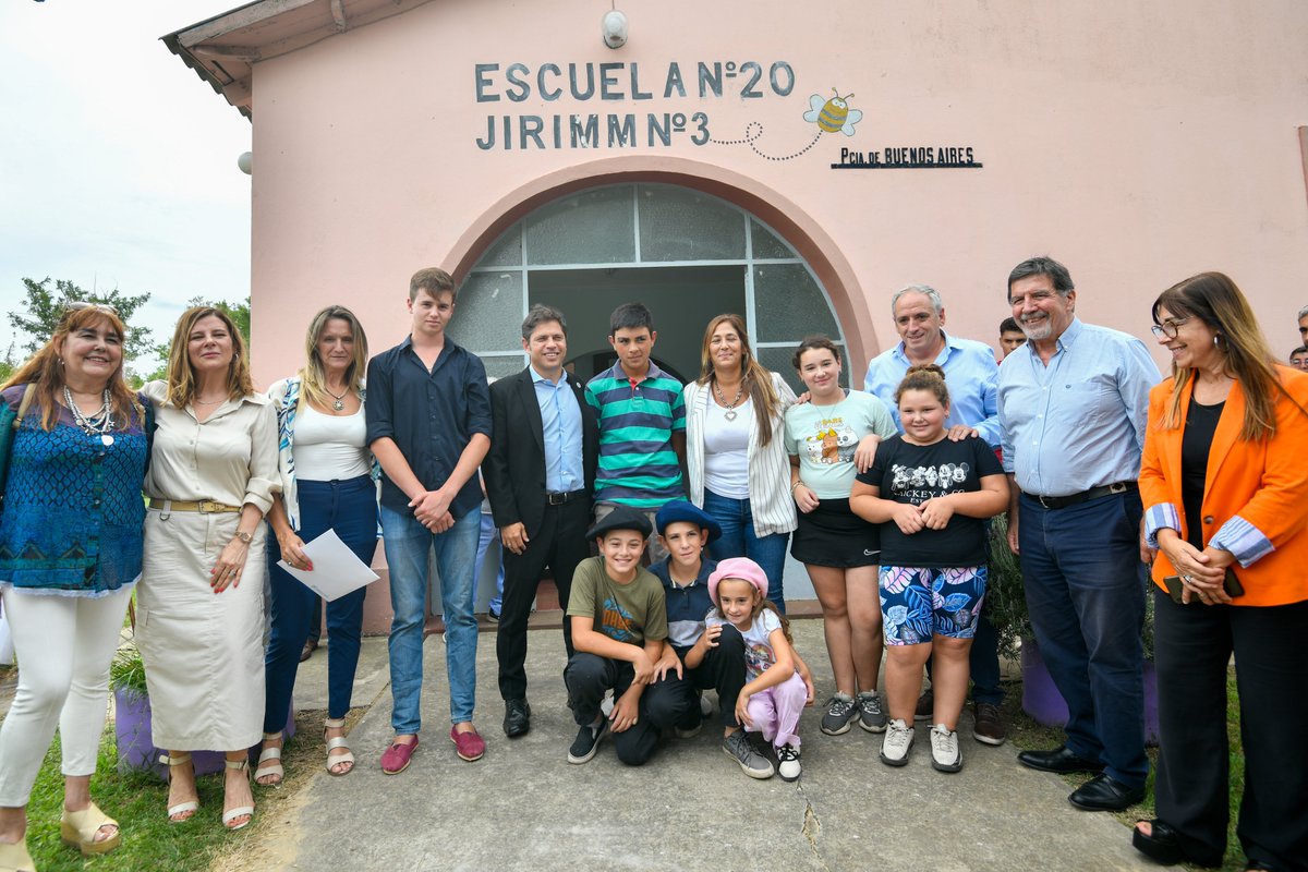 Kicillofok's tweet photo. Hoy dimos un paso muy importante para el paraje Don Cipriano de #Chascomús. Entregamos la resolución de creación del anexo de la Escuela Secundaria N°6 que permitirá que los chicos y chicas tengan esta nueva oferta académica y puedan transitar todas sus etapas de formación escolar en el lugar donde viven.
 
Desde el Estado tenemos la obligación de fortalecer la educación pública en toda la provincia porque no nos mueve la lógica del mercado, sino el objetivo de construir un mejor futuro para nuestros chicos.
 
La educación es un derecho y la única manera de garantizarlo es con inversión, compromiso y decisión política.