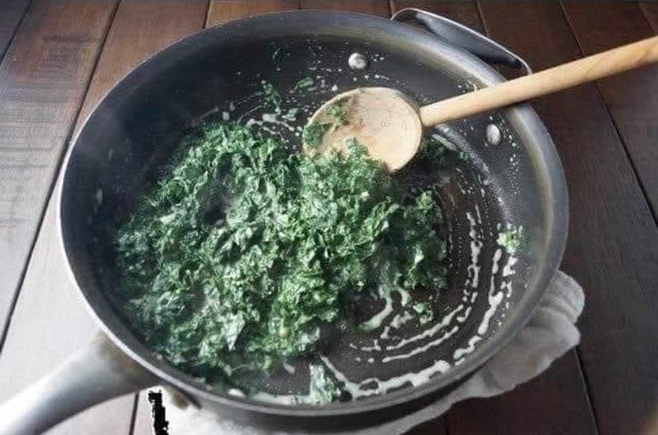 TIP: If you stir coconut oil into your kale, it makes it easier to scrape it into the bin… <a href="/TwopTwips/">𝗧𝘄𝗼𝗽 𝗧𝘄𝗶𝗽𝘀</a> 🥬