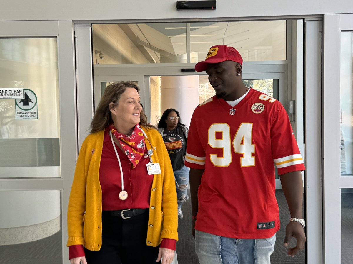 Two time Superbowl champion @HerringMalik visit to Beverly Knight Olson Children's Hospital Friday afternoon. @MaryPersonsHigh @MPHSFootball @Chiefs