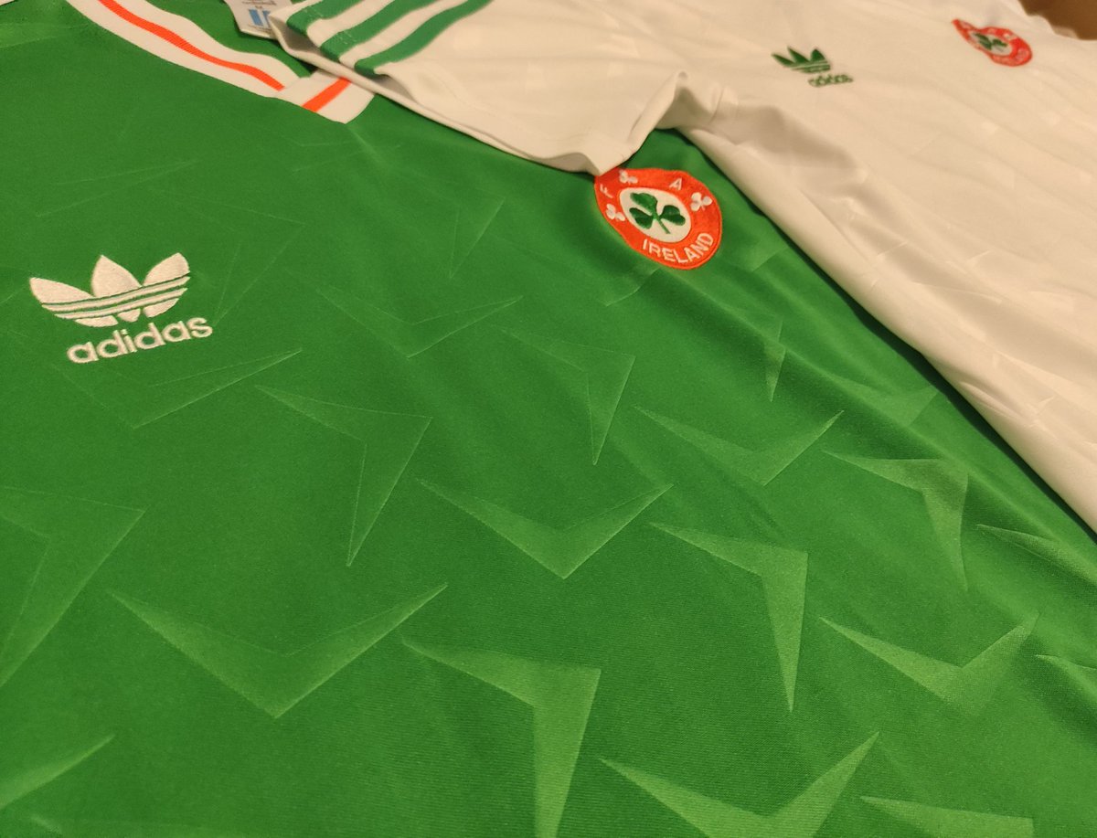 The two greatest Ireland shirts of all time. Both back in stock. retrojerseyclassics.com/category/irela…