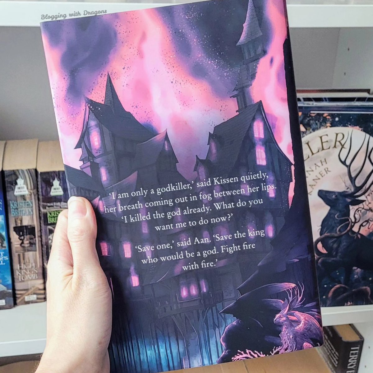 bloggingdragons's tweet photo. My @illumicrate version of Sunbringer came last week. Isn't it gorgeous? Skedi looks so cute on the edges. https://t.co/L807iFrmYv