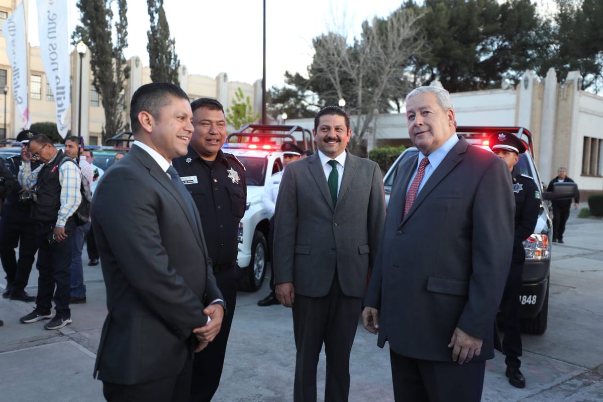 TesoreriaSalt's tweet photo. Acompañando  al Gobernador, @manolojim y al Alcalde, @chema_fraustro; el Tesorero Municipal, @JuanCarlosViGa, estuvo presente en la entrega de 31 nuevas patrullas a la Comisaría de Seguridad y Protección Ciudadana.  

#CoahuilaPaDelante #SaltilloNosUne https://t.co/HAUXN0fBER