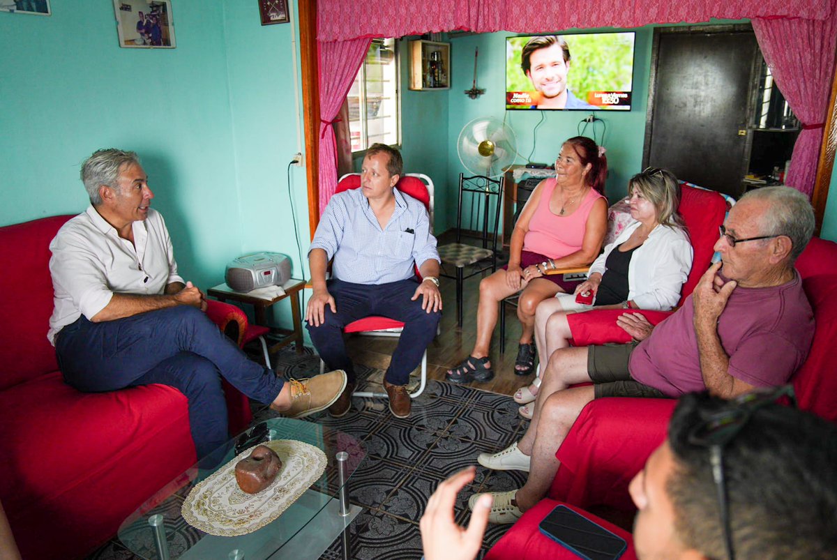RobertSilvaUy's tweet photo. En Curtina dialogamos con referentes, visitamos emprendedoras y conocimos desde afuera, el espectacular nuevo local del liceo que será de tiempo completo. https://t.co/NYqgOqHzJX