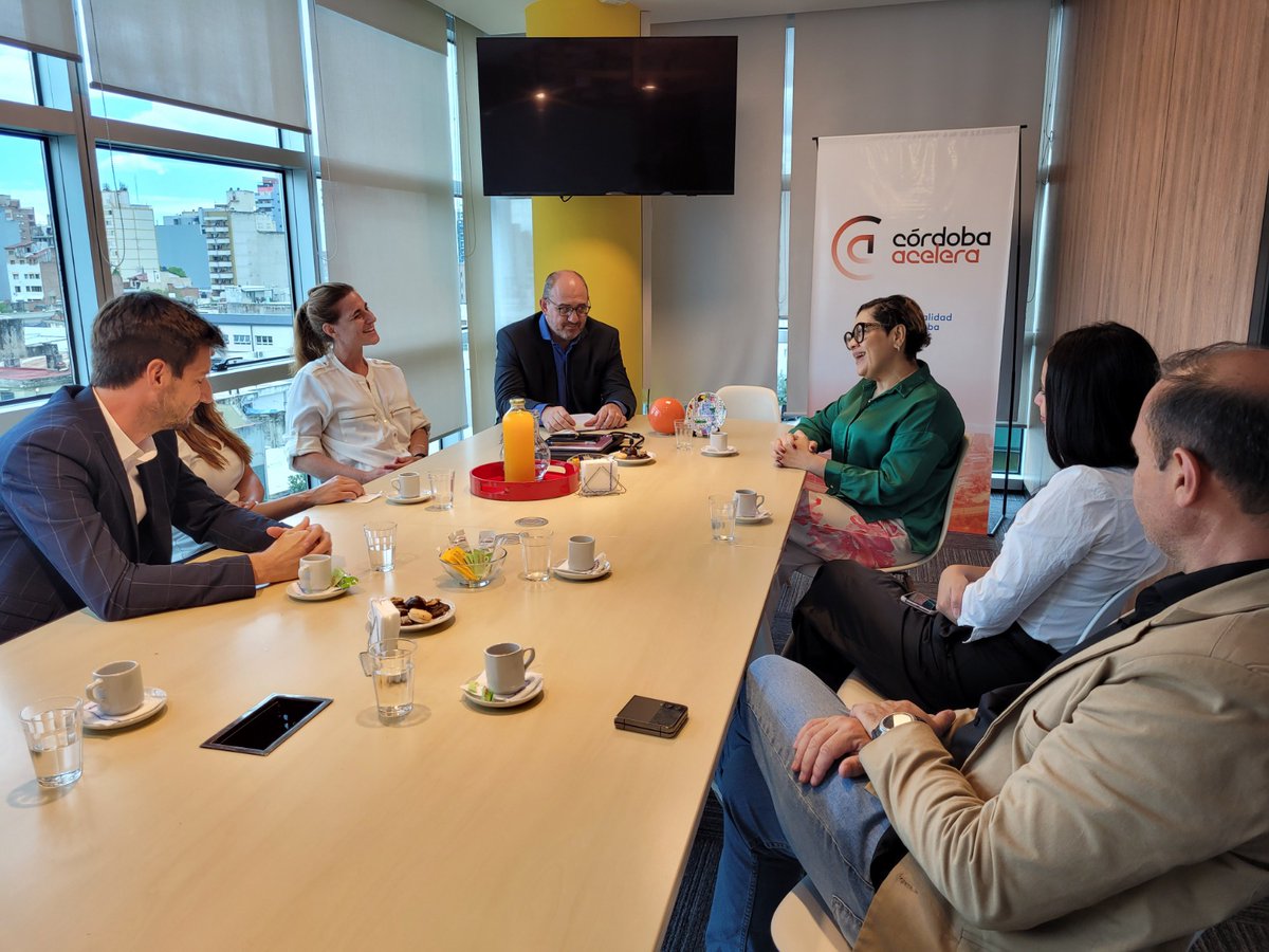 Visita diplomática 🤝

Junto con <a href="/AgenciaProCba/">Agencia ProCórdoba</a>, recibimos a la embajadora de Panamá en Argentina, Nellys Herrera 🇵🇦

Exploramos oportunidades de comercio, presentamos las potencialidades de exportación y abordamos iniciativas que fortalezcan la relación entre #Córdoba y #Panamá.