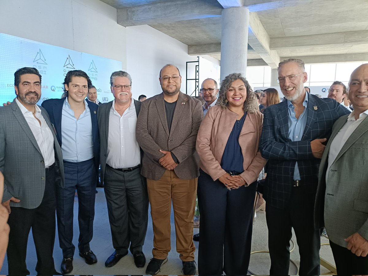 En inauguración del Centro de Diseño de Circuitos integrados de #QSM con la presencia de <a href="/SEDESUQro/">SEDESU QUERÉTARO</a> y el ecosistema de innovación, Ing. Eugenio Marín, CEO de FUMEC, acompaña a Dr. Israel Mejía y Lic. Alejandro Franco, fundadores de dicha empresa