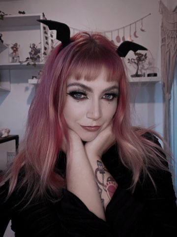 LeylineLich's tweet image. HELLO OLD AND NEW FRIENDS ✨

With the fantastic help from my wife @badmanafluence I am taking on a new adventure 🥹

I’m currently rebranded as LeylineLich 👻✨ (formally known as glowb0x) across all platforms ‼️