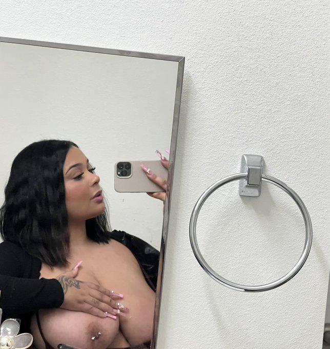 Accepting friend applications must hold my tiddies from time to time😚 https://t.co/Bue0g4c6bx