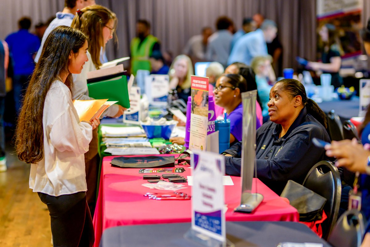 Only a few days left to register for the 2024 KCS Hiring Expo! ⏰
Showcase your opportunities to 11th- and 12th-grade students! 🤝
Join us on April 18 from 9 a.m. - 2 p.m. at the Jacob Building <a href="/ChilhoweePark/">Chilhowee Park</a>! 💼
Secure your spot now: buff.ly/40CQMwj! 🎯 #Become865Ready