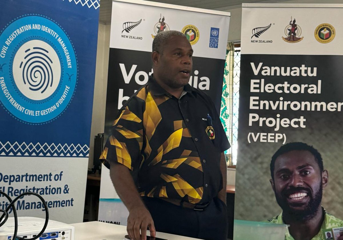 Vanuatu Electoral Office launched an Accessibility in Elections film and song, promoting registration, sponsored by @UNDP_Pacific 's VEEP. Disability inclusion is prioritised in elections with a new civil registry database, funded by @MFATNZ . Read more - zurl.co/CLxe