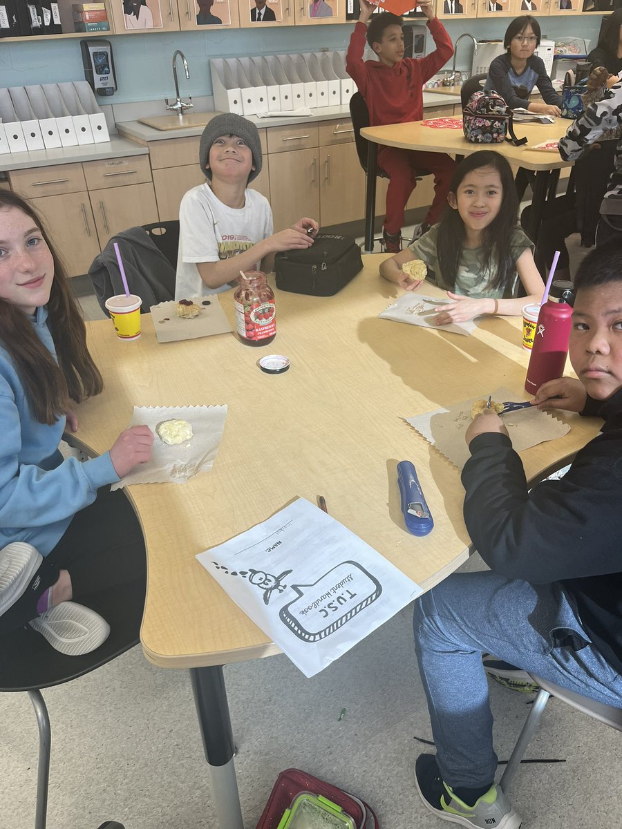 On aime bien ça du bannock! Joyeux festival #HéHo #SageCreekLRSD