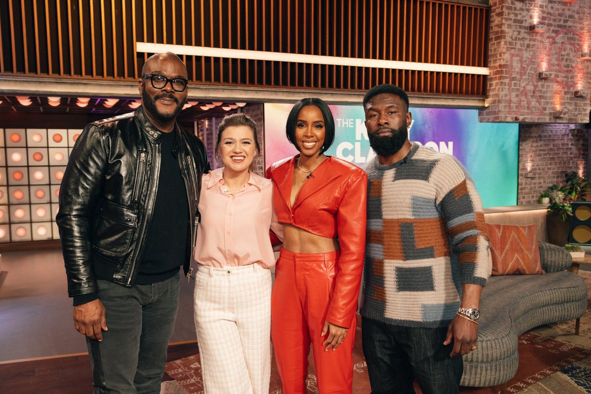 KELLYROWLAND's tweet photo. HAD THE BEST TIME @KellyClarksonTV! #MeaCulpa https://t.co/VXZAyiLwvc