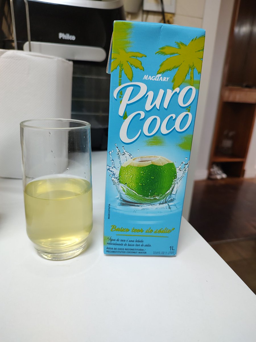 ricastros's tweet photo. Experiência horrível com a água de coco puro coco da #maguary 
Água verde e com cheiro ruim. https://t.co/eghrP24nye