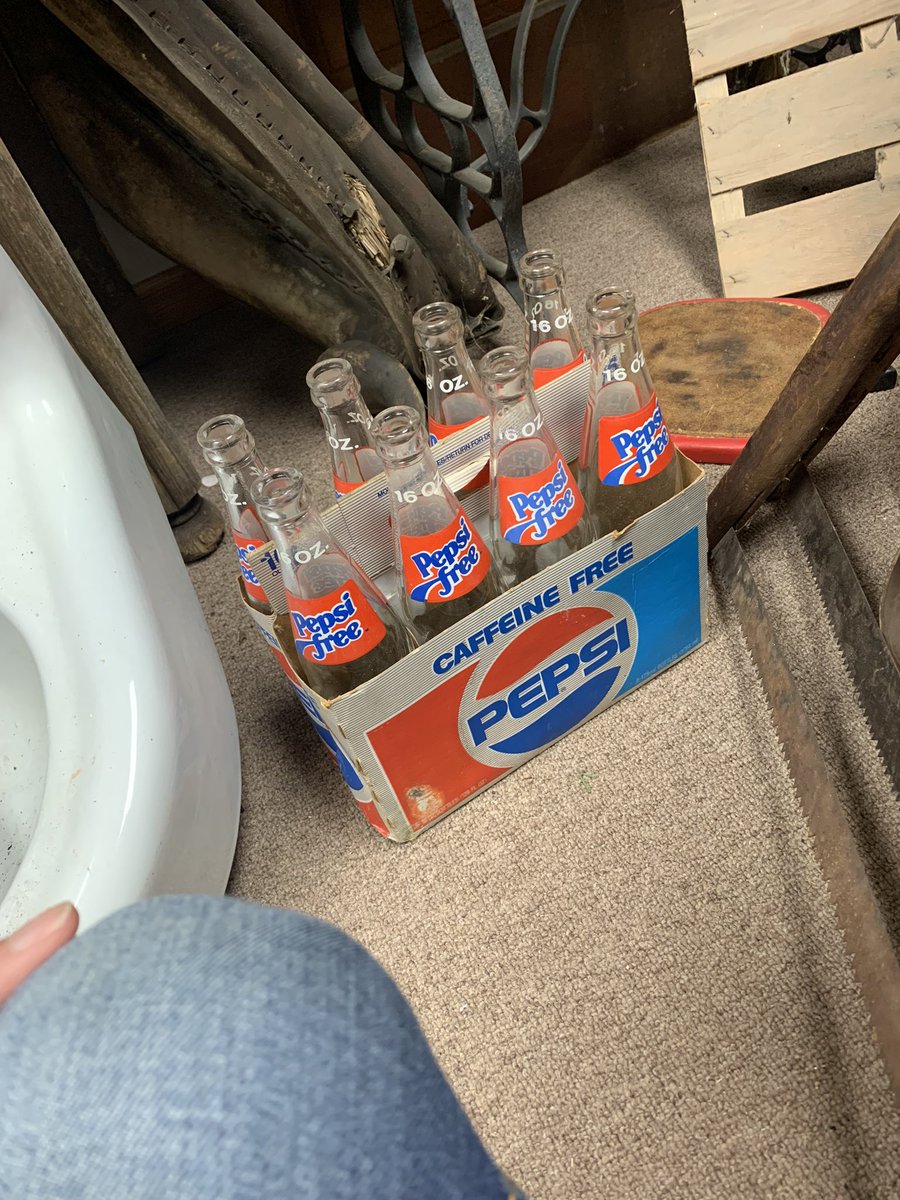 DemsGemz's tweet photo. ✨ Good Afternoon Gem Hunters!! Look at these vintage sodas!
#Thriftinginspiration #Thriftinginspo #Thriftfind #Thrifting #ThriftGem #thriftstorefind #Thrifty #secondhand #Gemz #collectibles #Vintage #TREASURE #thrift #Pepsi #Soda #SpringGrove https://t.co/ImSLzKfyAF