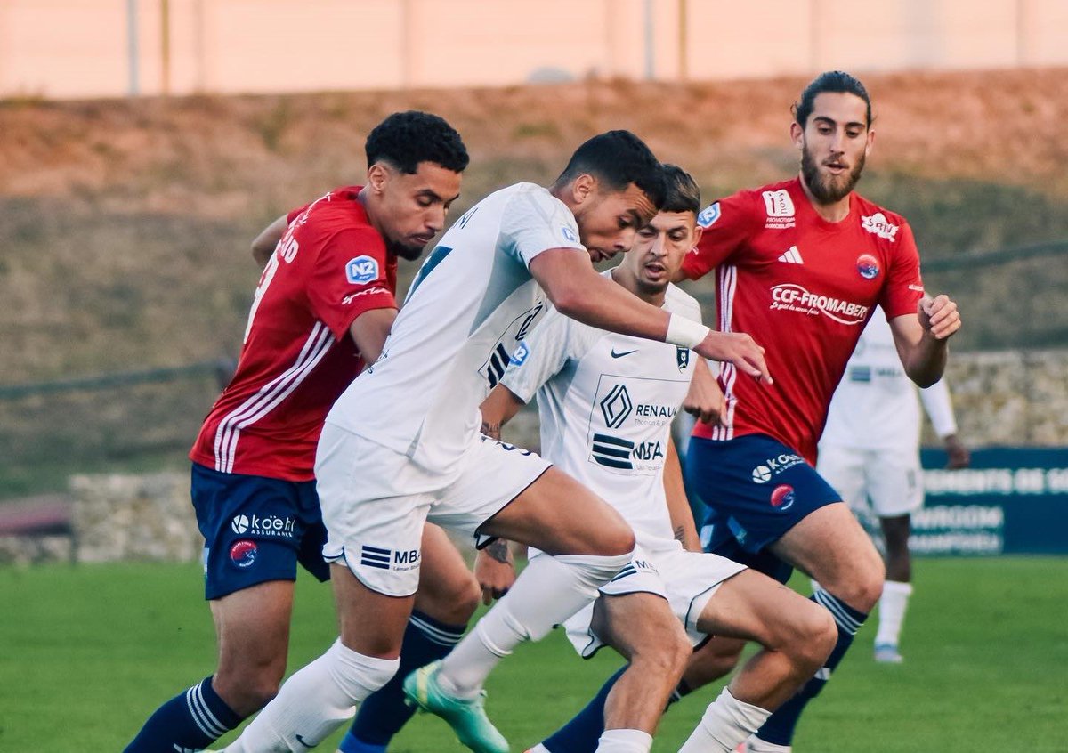 #N2 Une semaine après leur bon résultat face à Toulon, nos 🔵⚪ affrontent un concurrent direct @andrezieuxbthfc Un bon résultat est nécessaire puisque les hommes de @BryanSupaberg restent toujours en grand danger et ont un besoin impératif de points ⤵️ grandgenevefootball.com/national-2-enc…