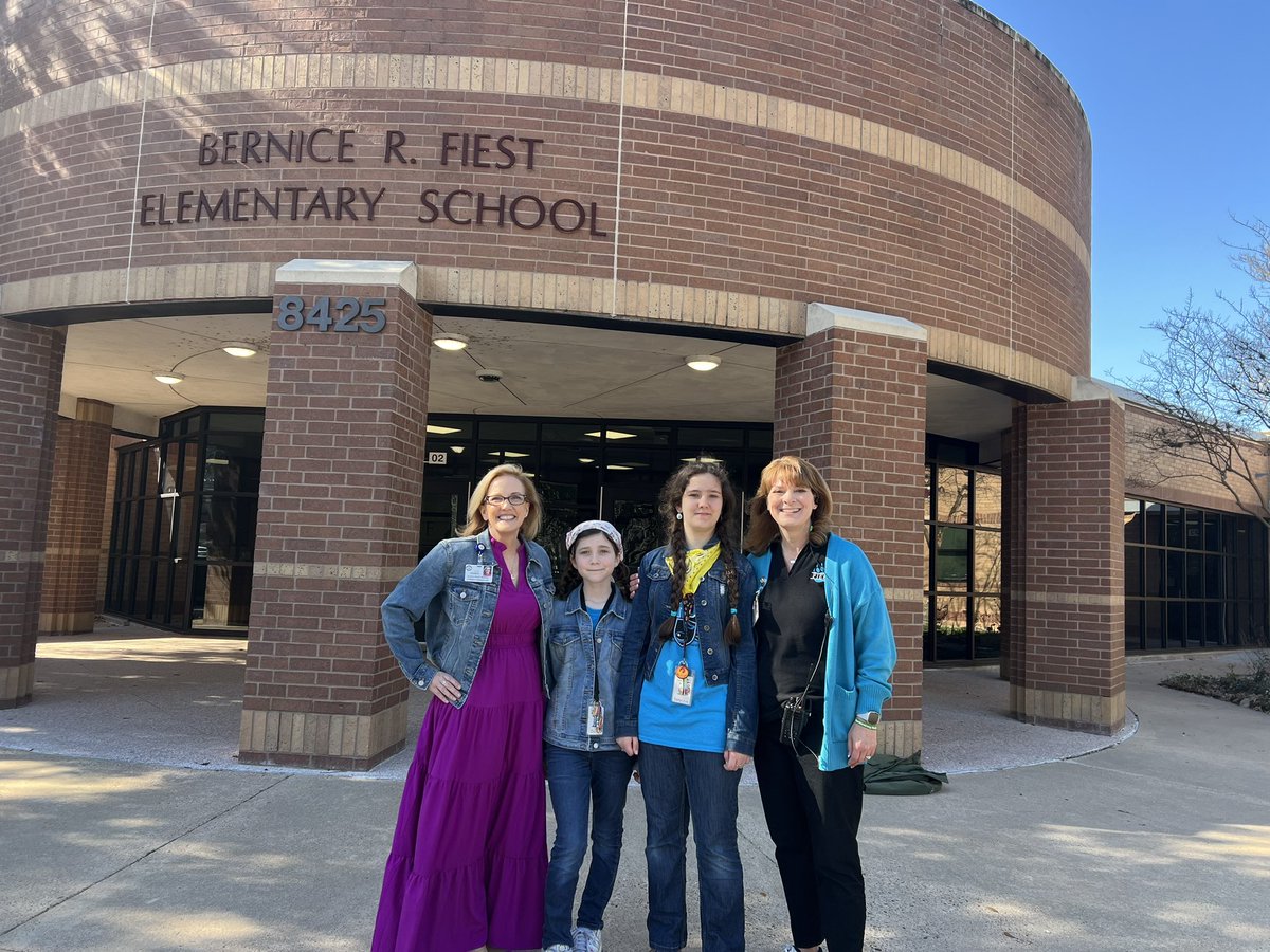 JulieHinaman's tweet photo. It was a BEAR-y happy morning at Fiest Elementary! My tour guides were 2 brilliant and talkative 5th graders who couldn’t wait to show me all of the best parts of their school! Our future is in very good hands! ❤️🐻
Thank you @cfisdfiest!
#CFISDProud
#PublicSchoolProud https://t.co/gBSVVEFLMD