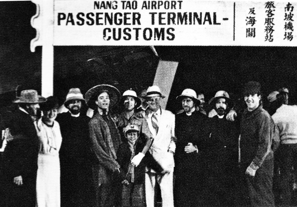 Barnett_College's tweet image. Kathleen Kennedy, Sidney Ganis and Anthony Powell wandered around in missionary garb with salacot. Robert Watts and Patricia Carr played European tourists, and producer Frank Marshall was a coolie pulling Carr's cart in the background... Top notch cast!