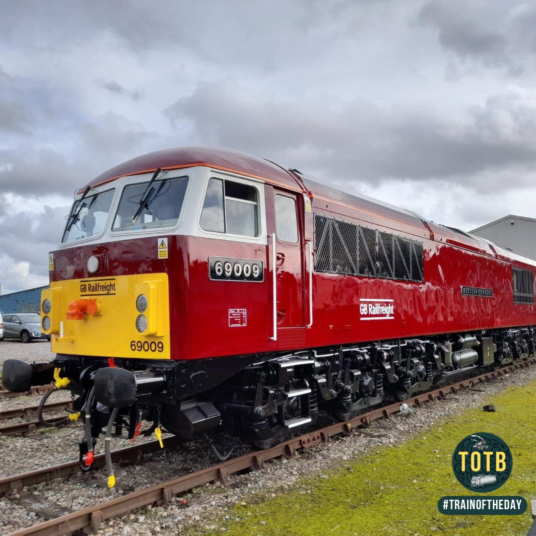 🚆 This is ‘Western Consort’ - I say!

🔴 This Class 69 locomotive has just rolled out of the GBRf paint shop. Look at it!

⭐️ 13/10 - A western wonder.

📸 Carl Watson

#trainoftheday #totb #trains #railways #diesel #dieselengines #diesellocomotives #class69