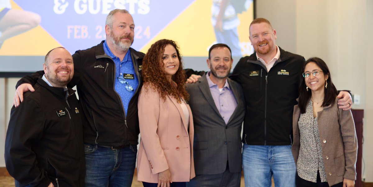 ledpartnershtx's tweet image. Today we met the new superintendent Dr. Killian of @CyFairISD  with @CaldwellCos  ! We made sure to give him the typical LED Partners welcome with our mobile 10x20 trailer. Good morning, Dr. Killian! #bringingoutthebest #cfisd #mobileledscreen