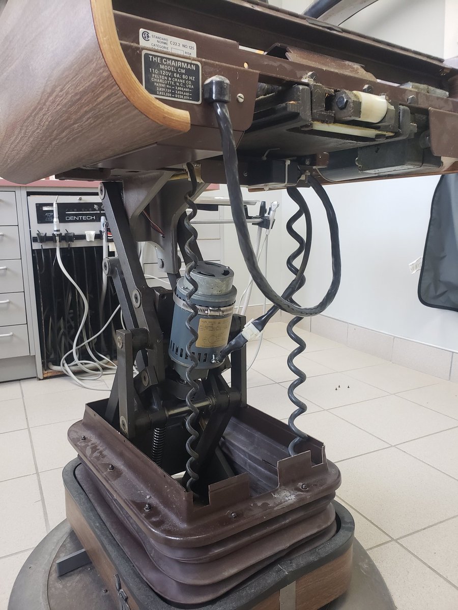 drksidetech's tweet photo. Worked on 2 old Pelton &amp; Crane "Chairman" dental chairs this afternoon, for the first time in maybe 6 yrs.

I've been told that other local dental repair technicians have refused work on these, this chair was one of the first dental chairs I recieved training on. https://t.co/50Z7Yuzf88