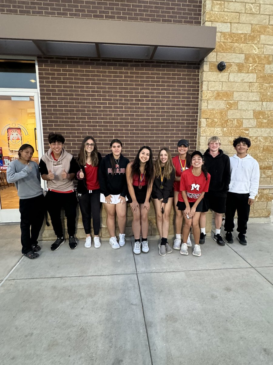 cardinal_mac's tweet photo. Lobo Tennis Classic results!
Fallon Moreno and Kylie Vaughan are the 1st place Champion in Girls Dub. 
Haley Shelton is the Girls Singles Consi Champion. 
Emma Garza won 2 matches but fell short in the Consi Championship for Girls “B” Singles.
Proud of Mac Varsity Tennis Today https://t.co/64wQzvXLq1