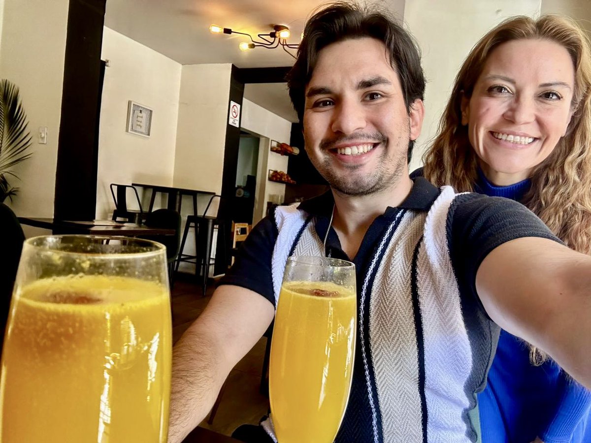 NinfaFuentesS's tweet photo. Feliz mañana de viernes! Mimosas
con uno de mis brillantes ex alumnos del CIDE. Celebrando con @macunafor sus admisiones de posgrado y una carrera profesional que promete muchísimo. Gracias por compartirlo conmigo, Mauricio! https://t.co/e8rIwwu9Xu