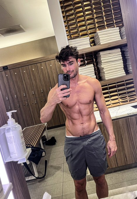 Light abs and cardio day! Wishing everyone a great Friday! https://t.co/ksZ3flc2UO