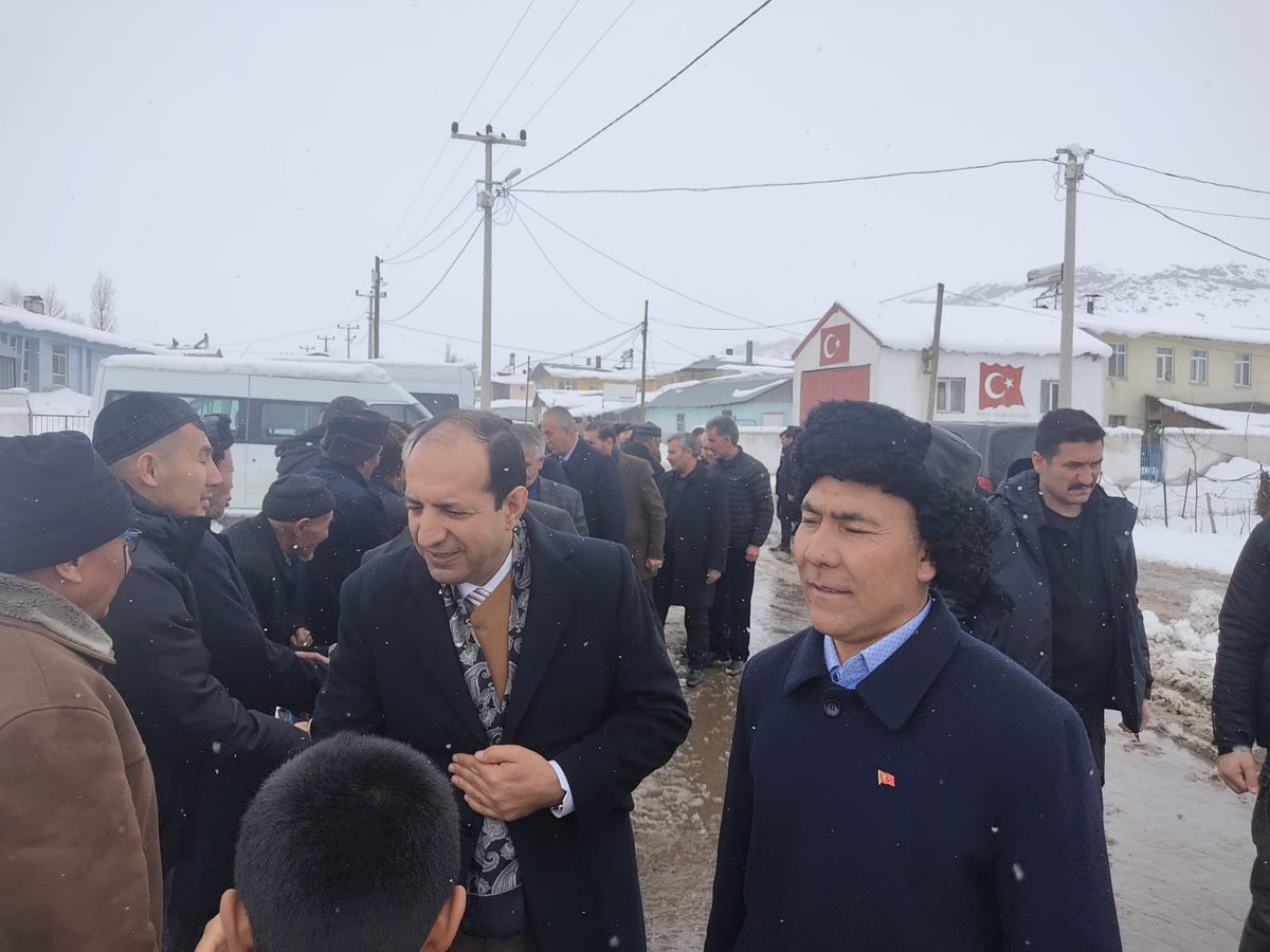 Fatihciftcivan's tweet photo. Ulupamir mahallemizi ziyaret ederek, hemşerilerimiz ile sohbet ettik.
İlgileri için teşekkür ederim.

Bir sevdadır #Erciş
#hepbirliktekazanacağız https://t.co/ShlOspSke0