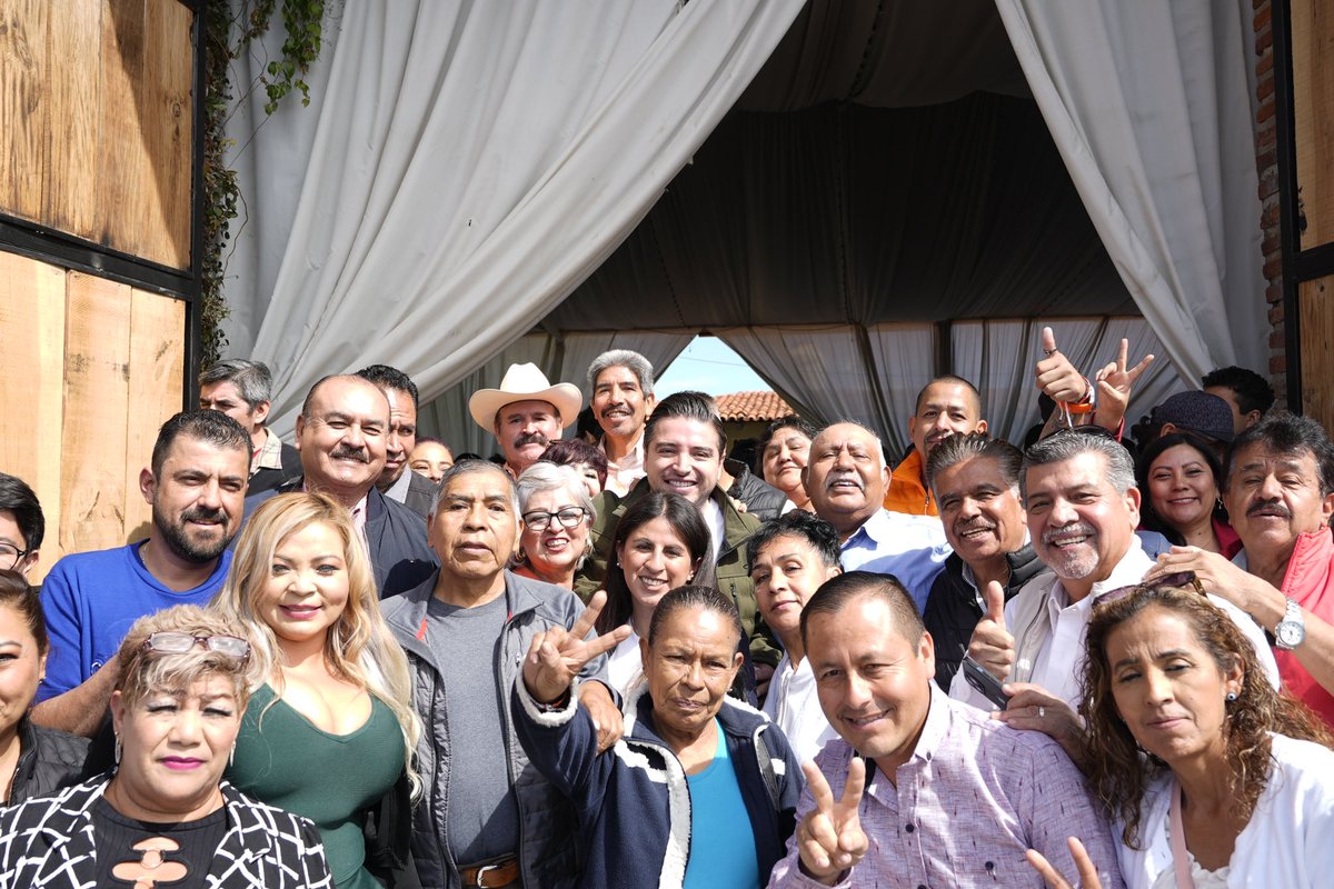 pacoaranatonala's tweet photo. ¡En Tonalá como en El Salto y Juanacatlán estamos list@s para dar esta gran batalla!

Esta gran reunión con @pablolemusn solo demuestra una cosa: Somos más las y los que queremos un cambio real en nuestro municipio y con este ánimo estoy seguro que lo vamos a lograr. https://t.co/q1wQo7joUW