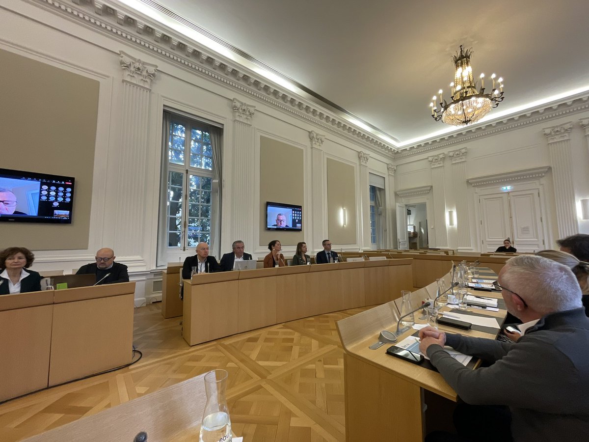AMF 44 (@amf__44) on Twitter photo Nombreux échanges entre les maires membres du CA de l’<a href="/AMF__44/">AMF 44</a>, accueillis par <a href="/Johanna_Rolland/">Johanna Rolland</a>, évoquant l’actualité communale & intercommunale.
➡️Nouvelle carte scolaire
➡️Présentation de l’étude de l’<a href="/InseePdL/">Insee Pays de la Loire</a> «Loire-Atlantique au cœur des transitions»
➡️Statut de l’élu local Nombreux échanges entre les maires membres du CA de l’<a href="/AMF__44/">AMF 44</a>, accueillis par <a href="/Johanna_Rolland/">Johanna Rolland</a>, évoquant l’actualité communale & intercommunale.
➡️Nouvelle carte scolaire
➡️Présentation de l’étude de l’<a href="/InseePdL/">Insee Pays de la Loire</a> «Loire-Atlantique au cœur des transitions»
➡️Statut de l’élu local