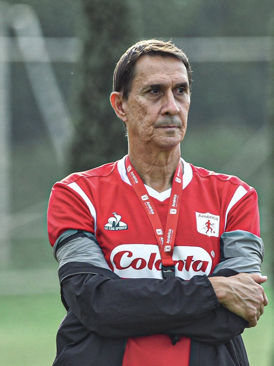 Duvanvergaraof's tweet photo. Y si vuelve el profe guimaraes a este @AmericadeCali @tulioagomez es hacerle una llamada y el viejo vuelve el ama está institución https://t.co/lXCup5HCSc