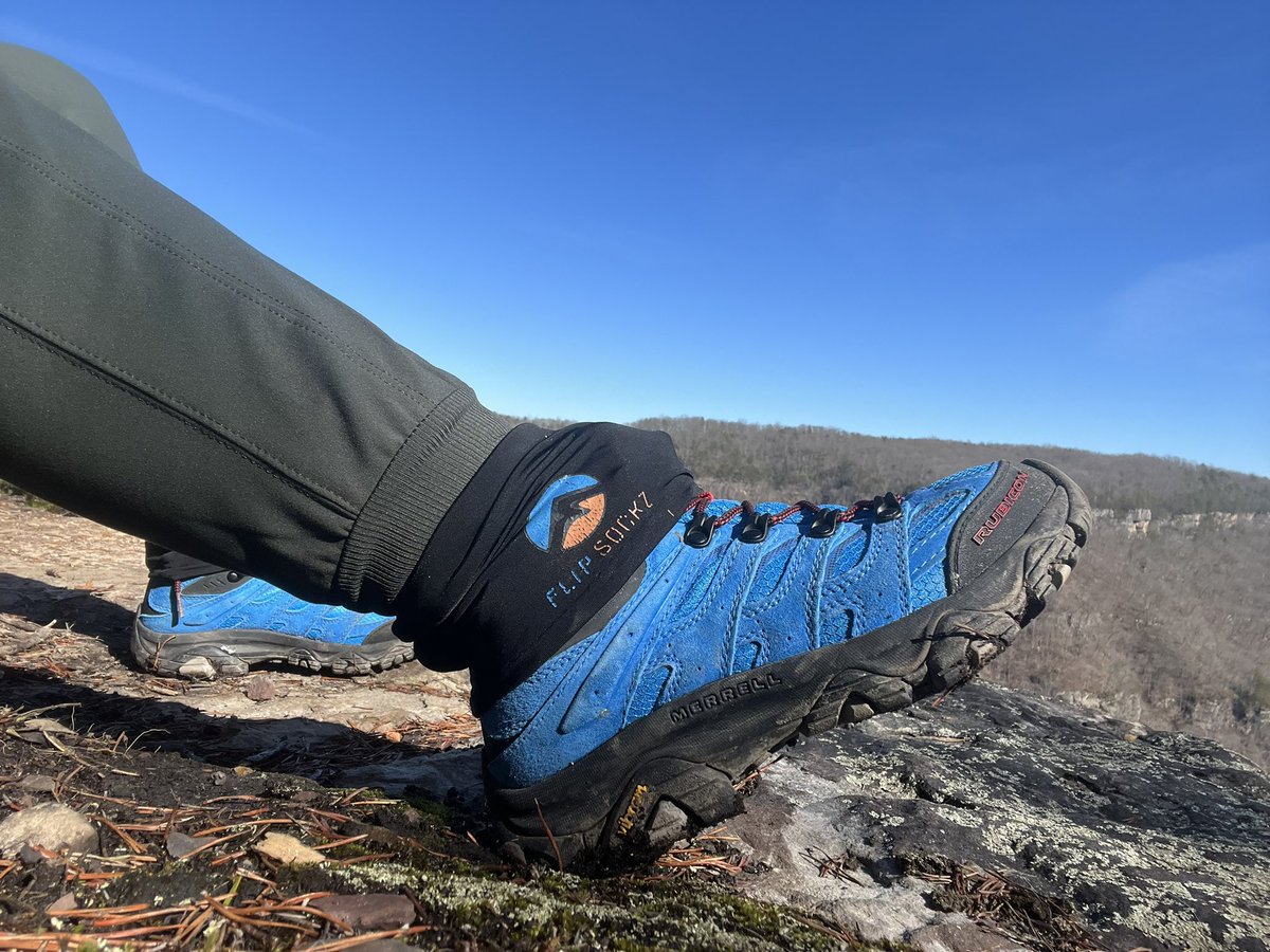 My feet stayed dry with the built on gaiter, thanks to @flipsockz ! Perfect for staying warm and keeping debris out on cold weather days and nights outside!