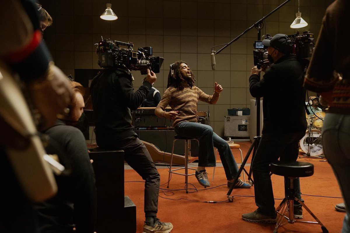 tuffgongww's tweet image. A look at the incredible #work done behind the lens to make the @bobmarley @onelovemovie magic you see on screen possible! Give thanks to the team for their dedication to telling this story so authentically and beautifully 😍👏🏾🍾🥂🎉 #BobMarleyMovie #OneLoveMovie #BobMarley
